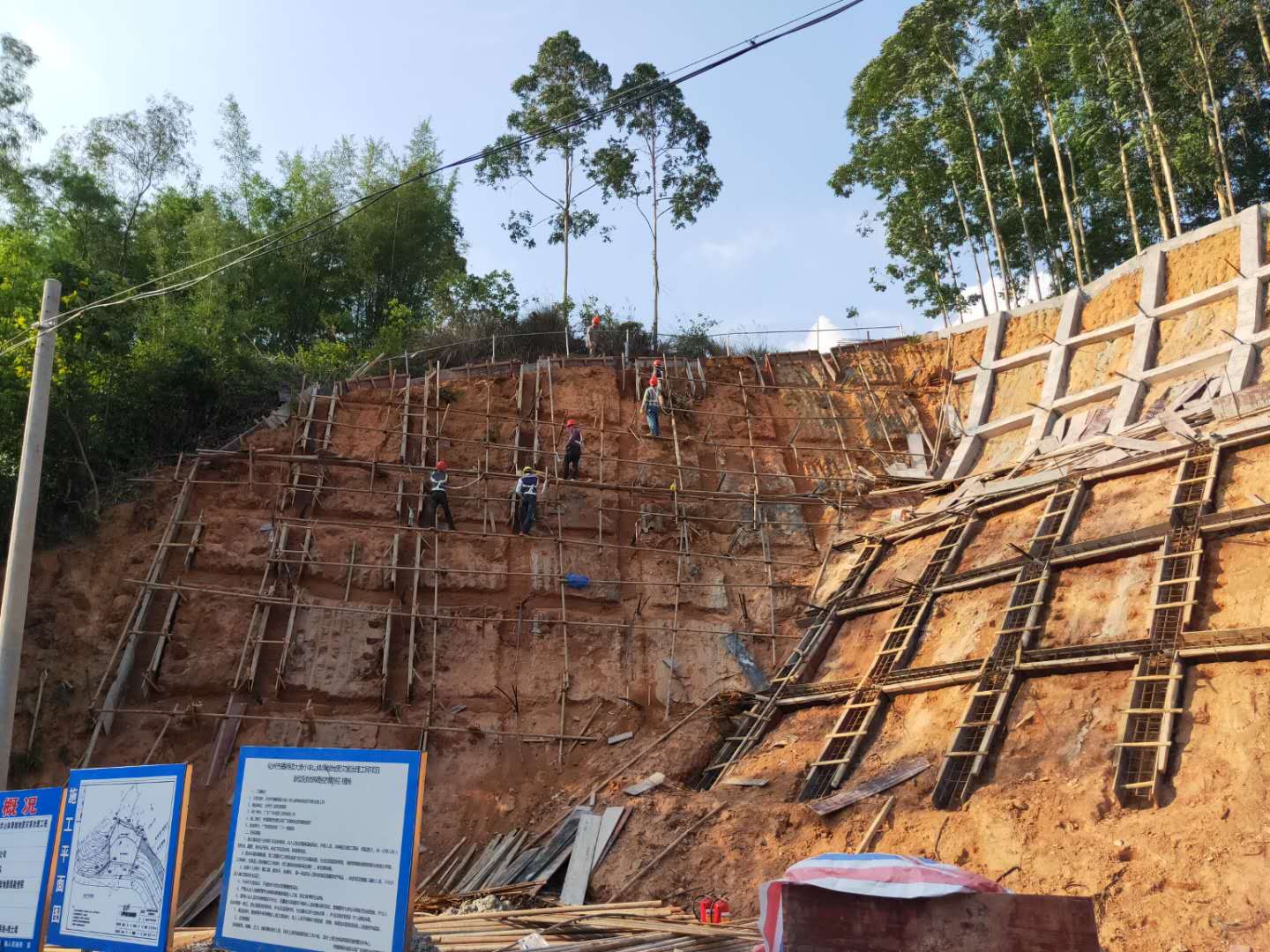 化州市播揚鎮(zhèn)大貴小學山體滑坡地質(zhì)災害治理工程.jpg