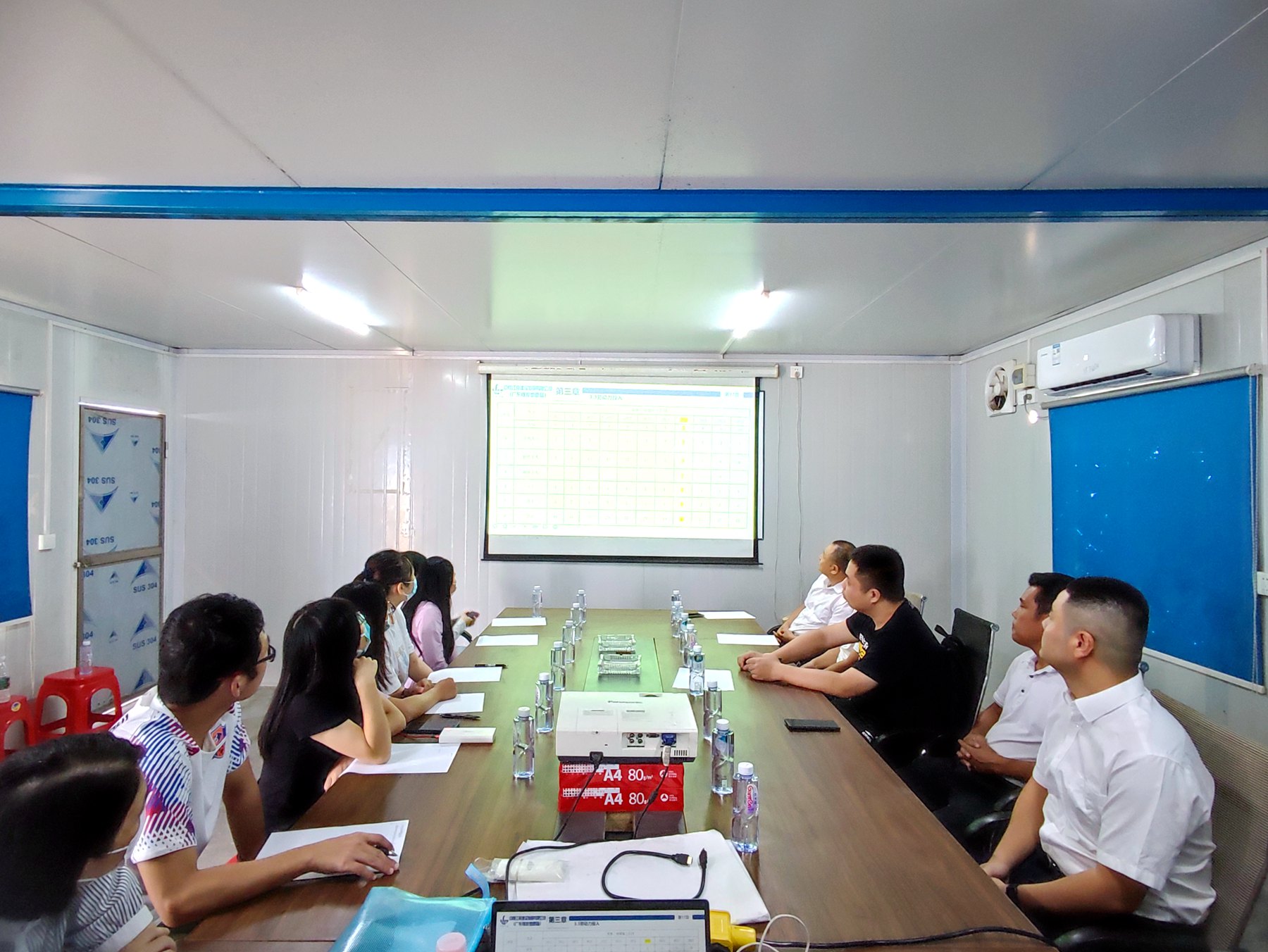 特種工程分公司開展后勤職工到番禺暨大北項目觀摩學(xué)習(xí)活動3.jpg