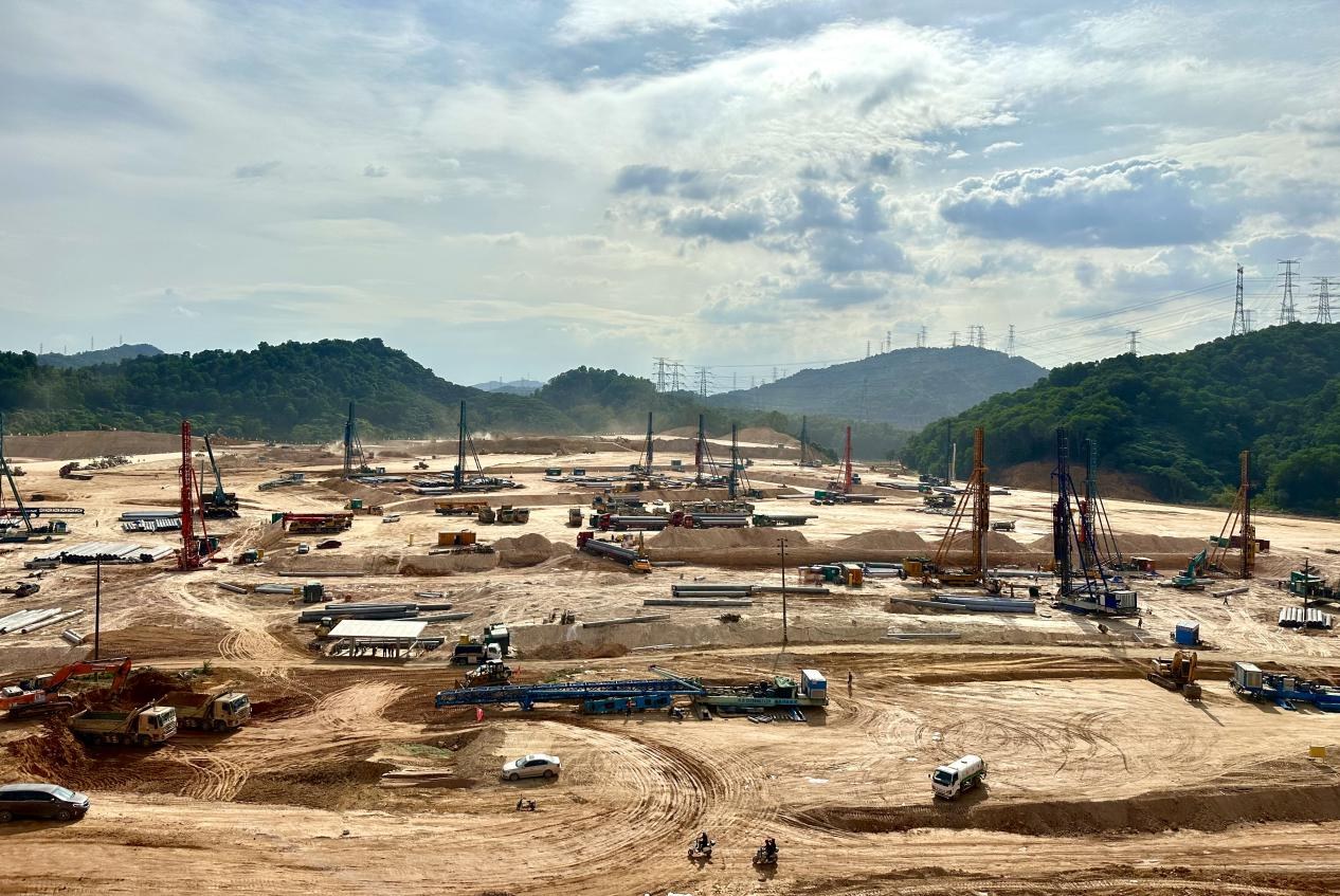 深圳分公司重點項目建設(shè)“快馬加鞭”象山科技園項目部施工現(xiàn)場_副本.jpg