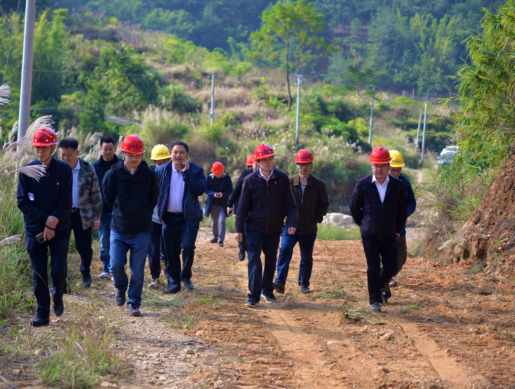 圖片4  劉金森帶隊(duì)到信宜渤秋公路生態(tài)修復(fù)工程項(xiàng)目檢查.jpg