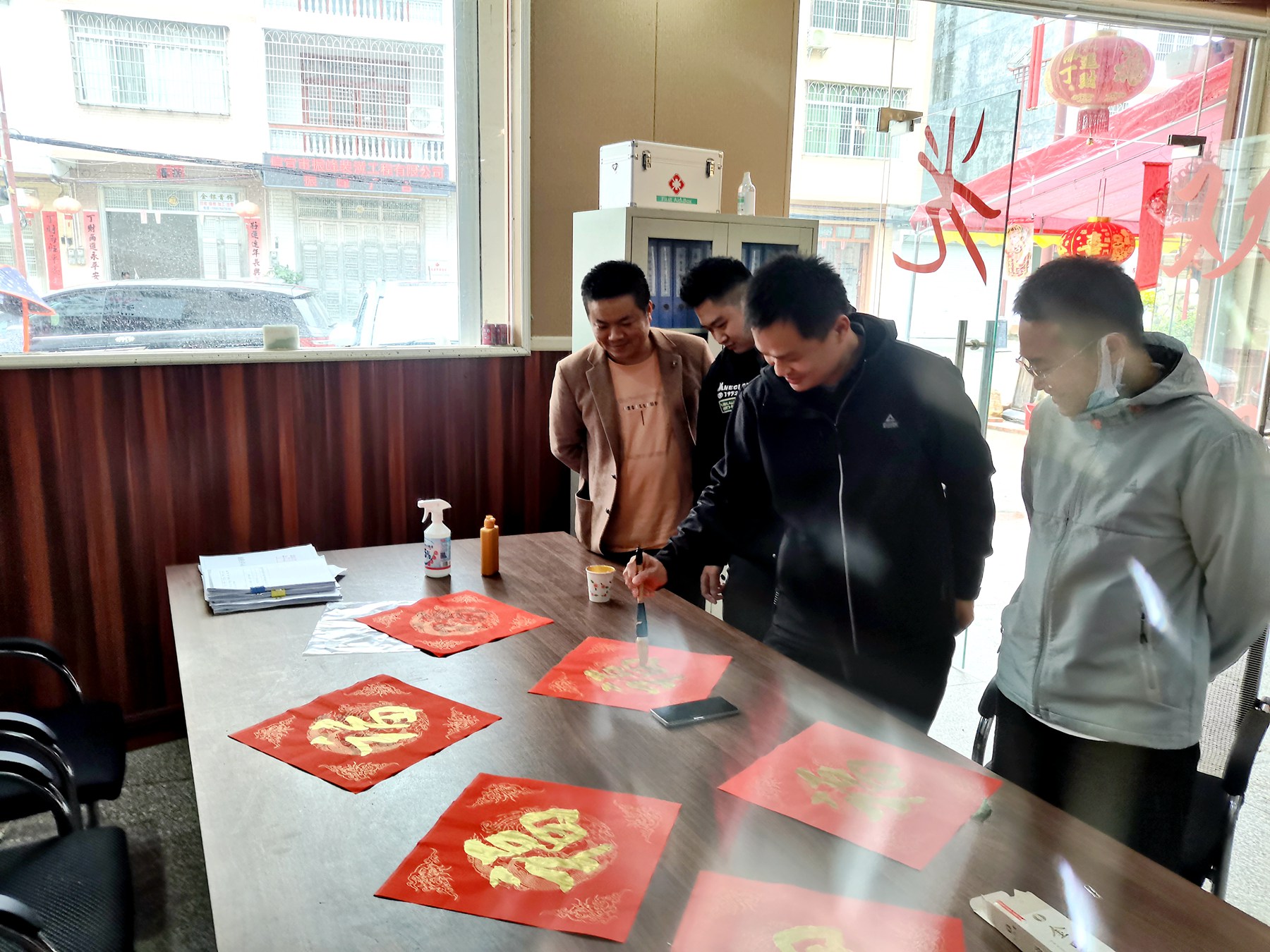 地環(huán)公司迎春送福 共創(chuàng)未來01.jpg