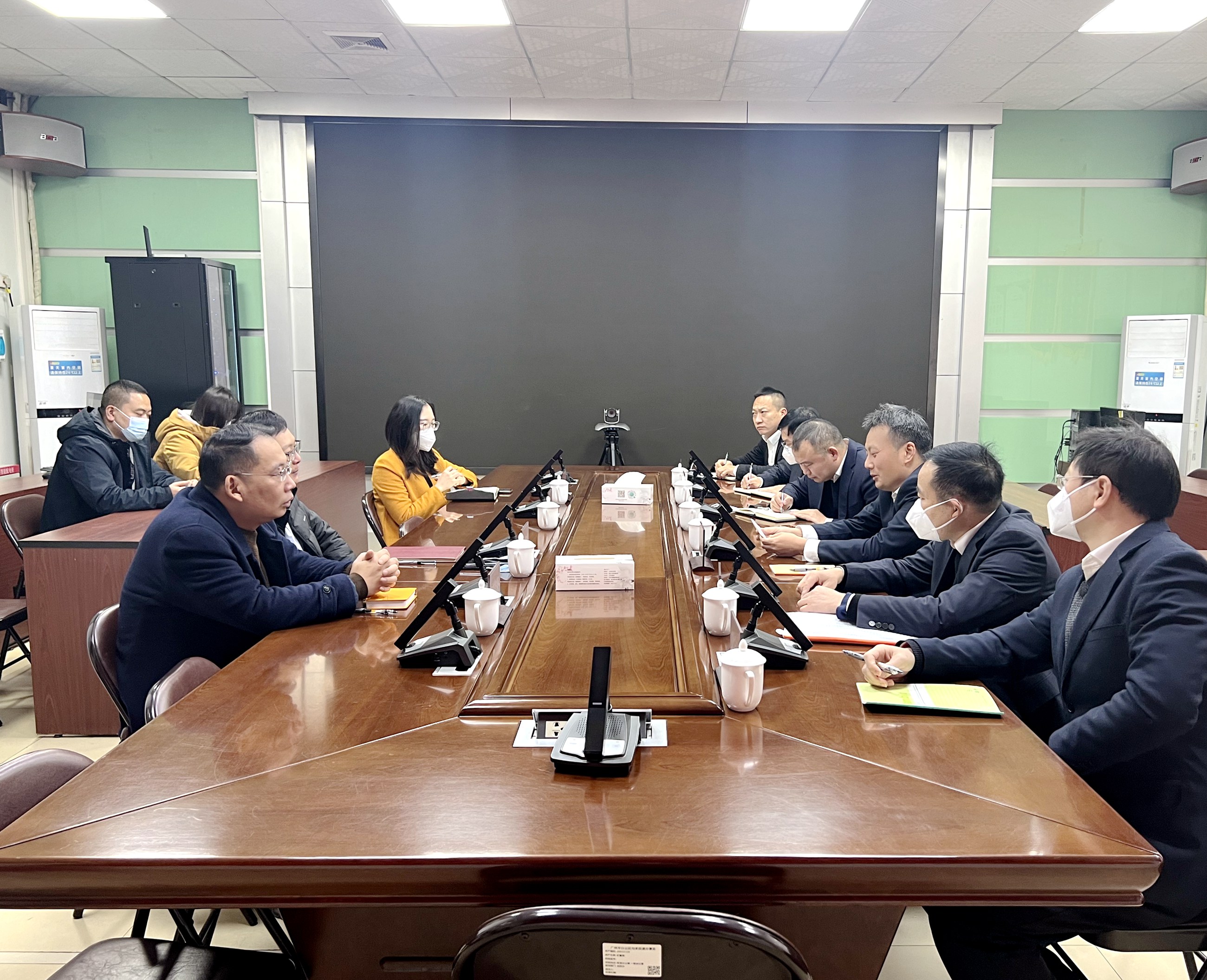 武岳彪一行到廣州市白云區(qū)均禾街道辦座談交流.jpg