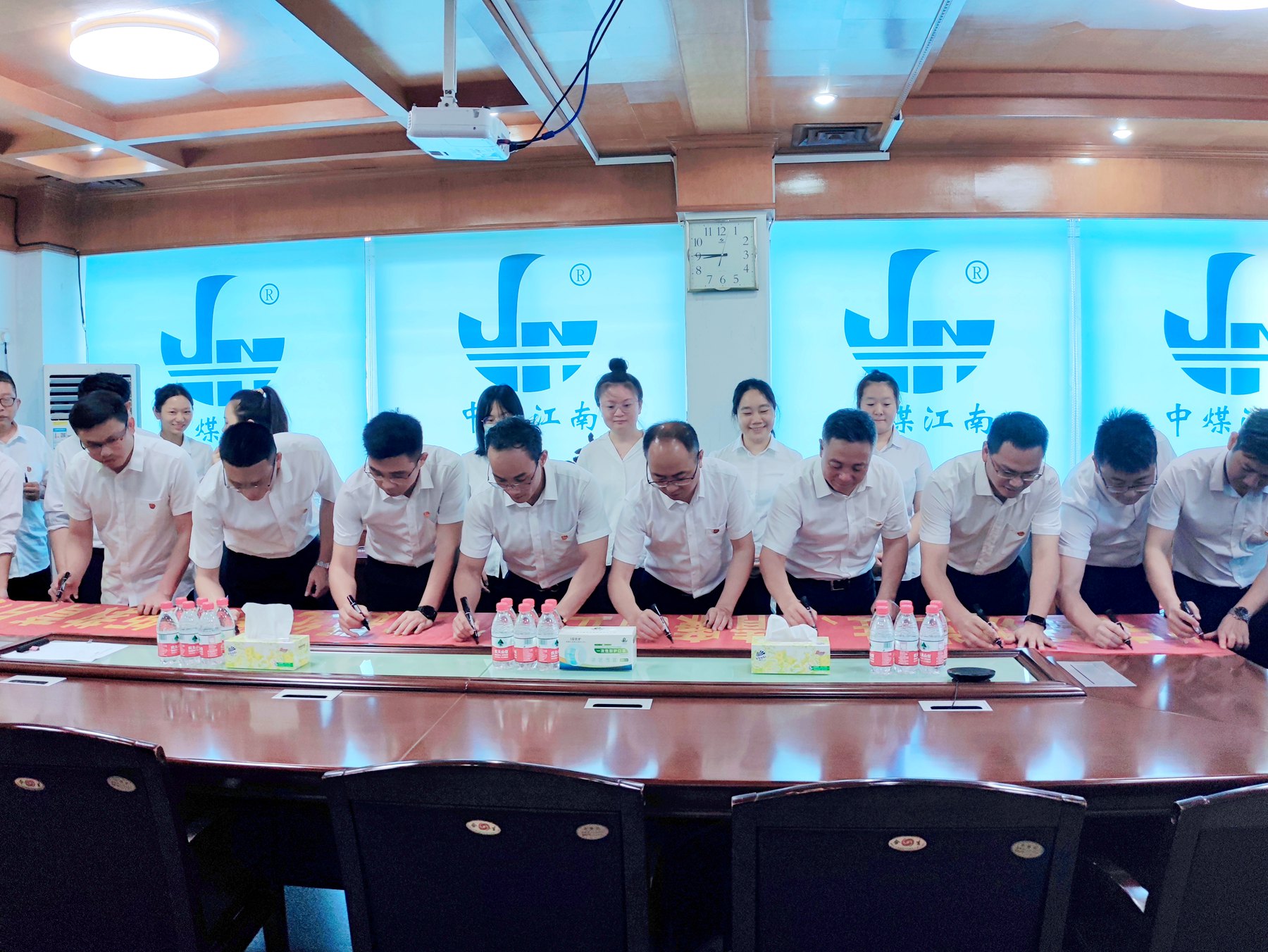 佛山分公司組織開展“守紀(jì)講黨性、清廉樹正氣”主題黨日活動(dòng)2.jpg