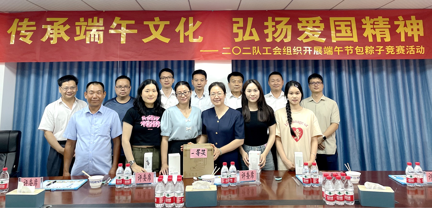 傳承端午文化 弘揚愛國精神——二〇二隊工會開展端午節(jié)包粽子競賽活動1.jpg