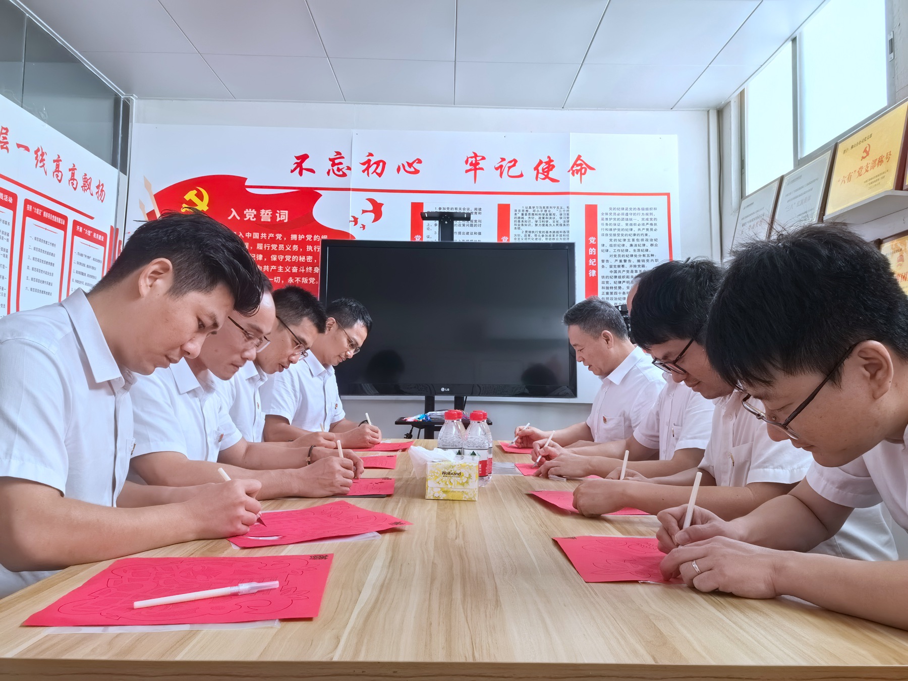 佛山分公司開展“征廉潔語 書廉潔簽 刻廉入心” 主題黨日活動4.jpg