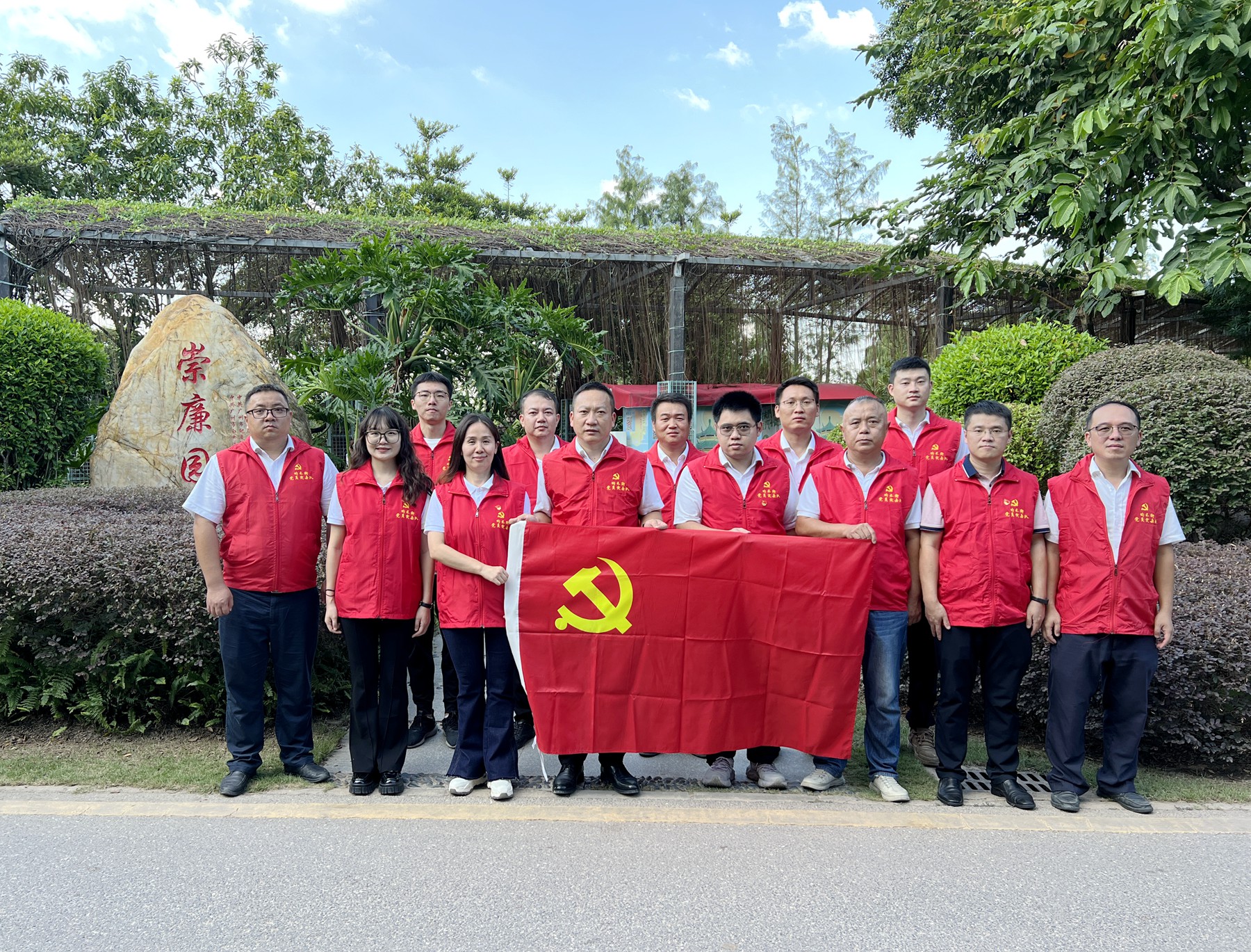 開發(fā)區(qū)分公司（市政公司）黨支部開展中秋、國慶節(jié)前警示教育活動 2.jpg