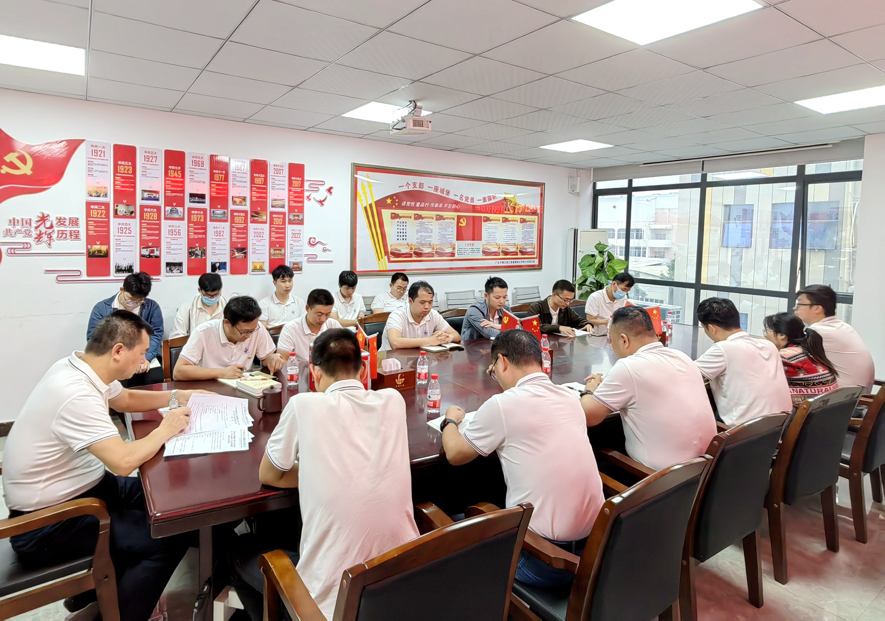 勘測(cè)公司開展“學(xué)習(xí)身邊好榜樣，立足崗位做貢獻(xiàn)”主題黨日活動(dòng)2.jpg
