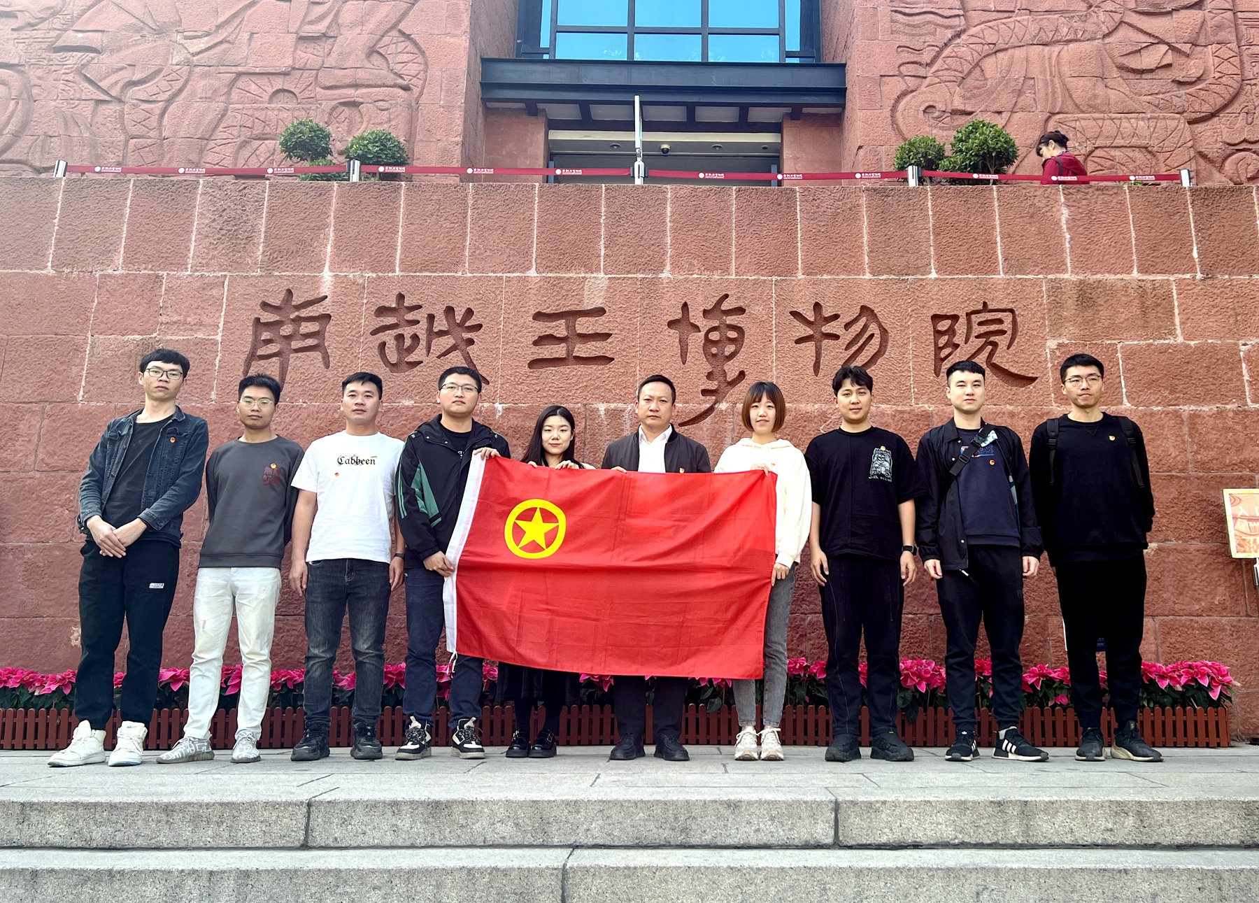 開發區分公司（市政公司）團支部組織開展“青春心向黨，建功新時代”主題團日活動1.jpg