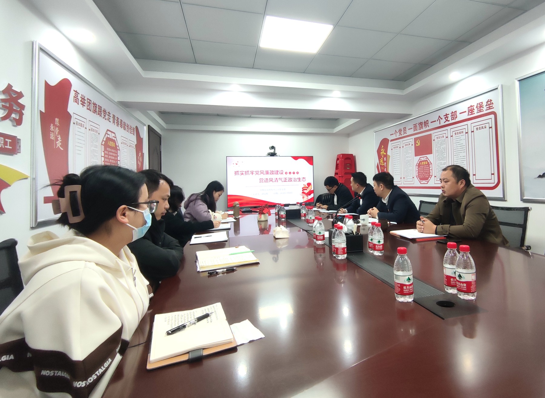 珠海分公司黨支部書記上廉潔黨課.jpg