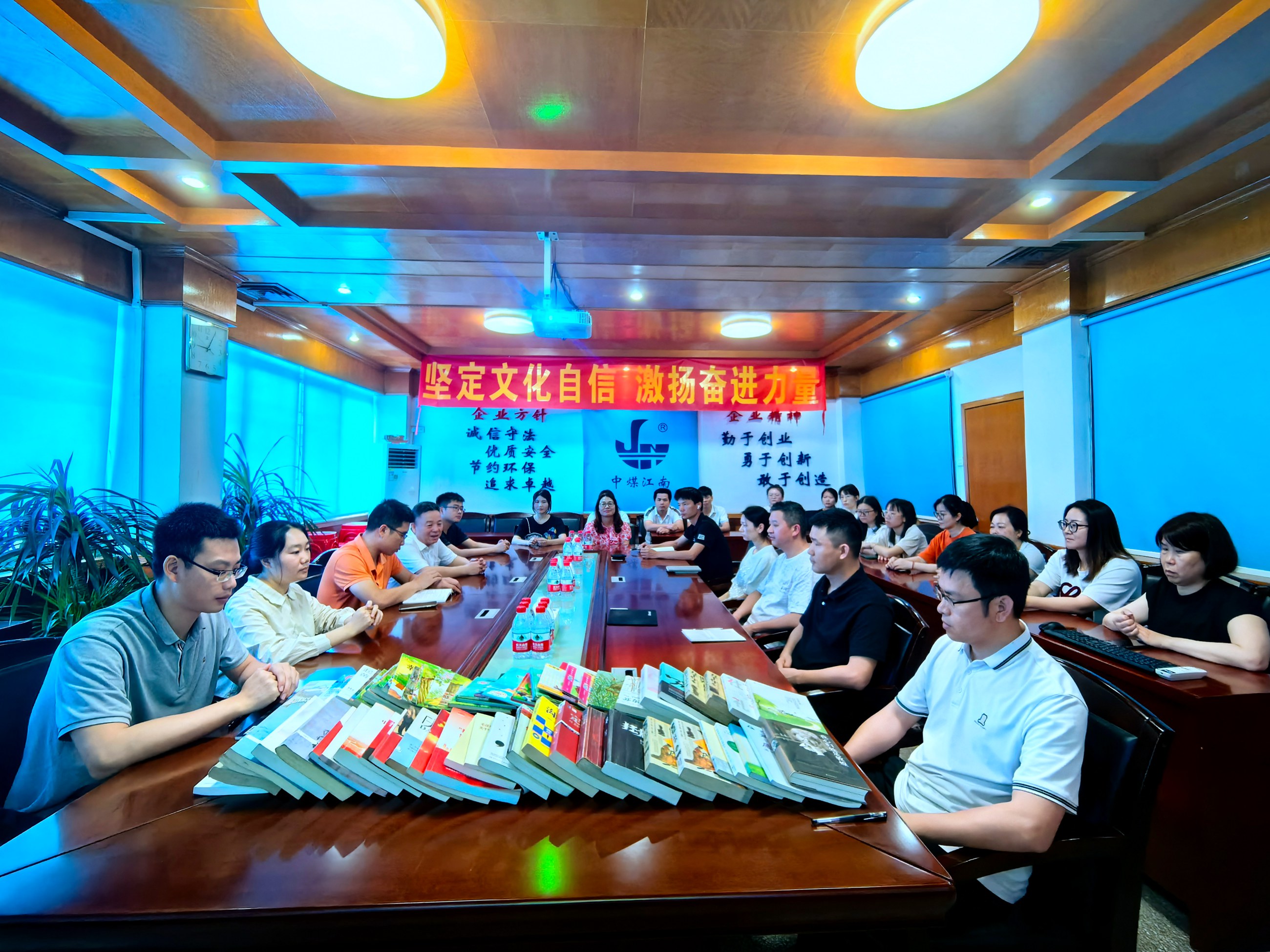佛山分公司開展“堅(jiān)定文化自信·激揚(yáng)奮進(jìn)力量—‘圖書漂流’”活動(dòng)1.jpg