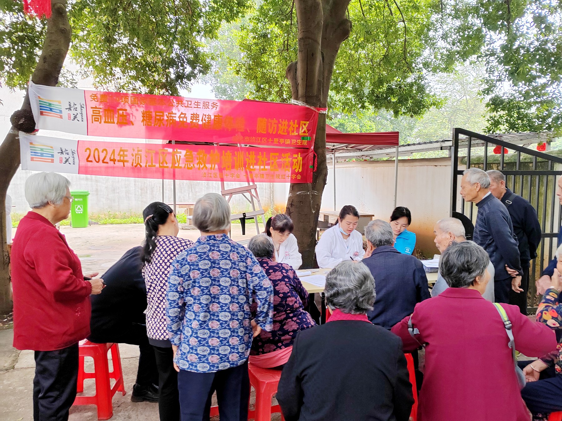 二〇二隊韶關基地中心黨支部開展“尊老、敬老、愛老”主題活動1.jpg
