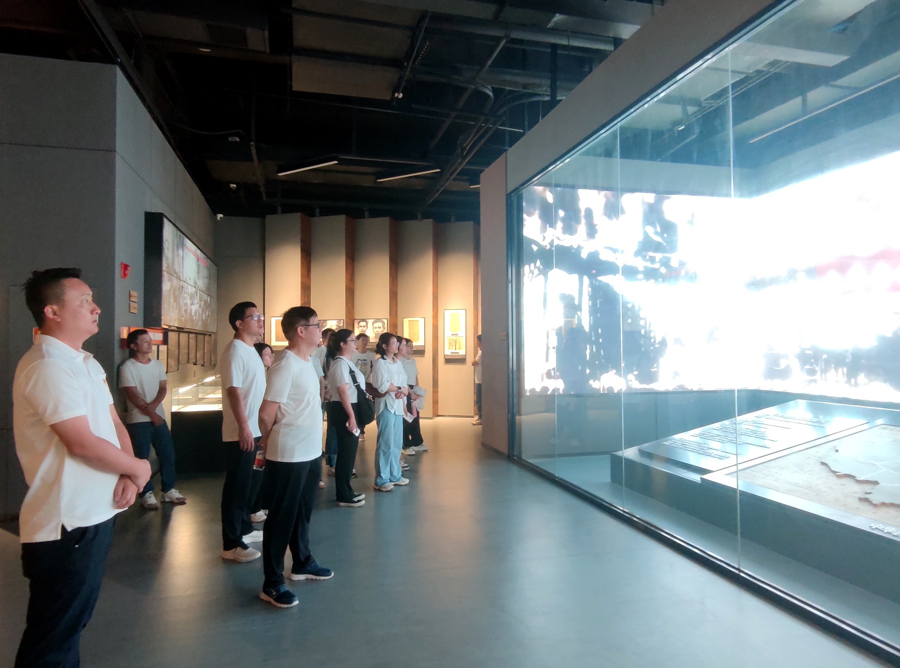 珠海分公司黨支部開(kāi)展黨建帶團(tuán)建主題黨日活動(dòng)1.jpg