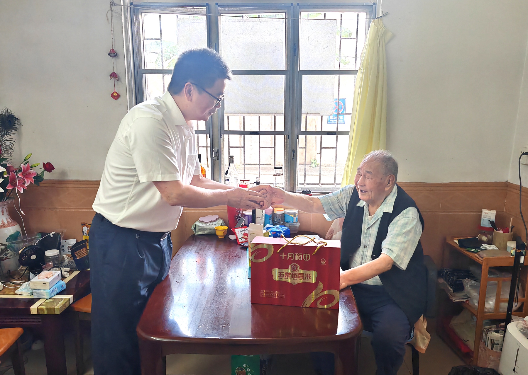 機關事務管理中心黨支部慰問離退休退役軍人4.jpg