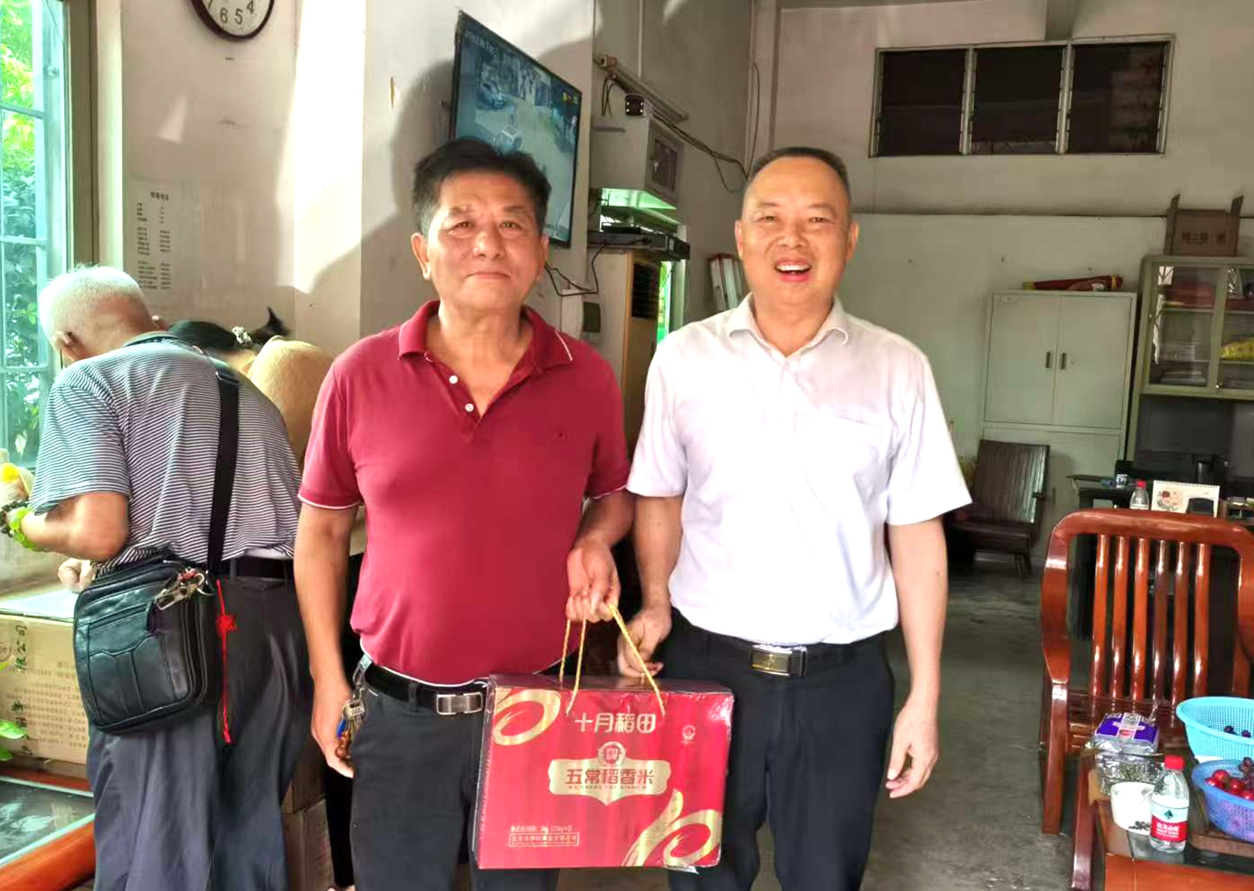 機關事務管理中心黨支部慰問離退休退役軍人3.jpg