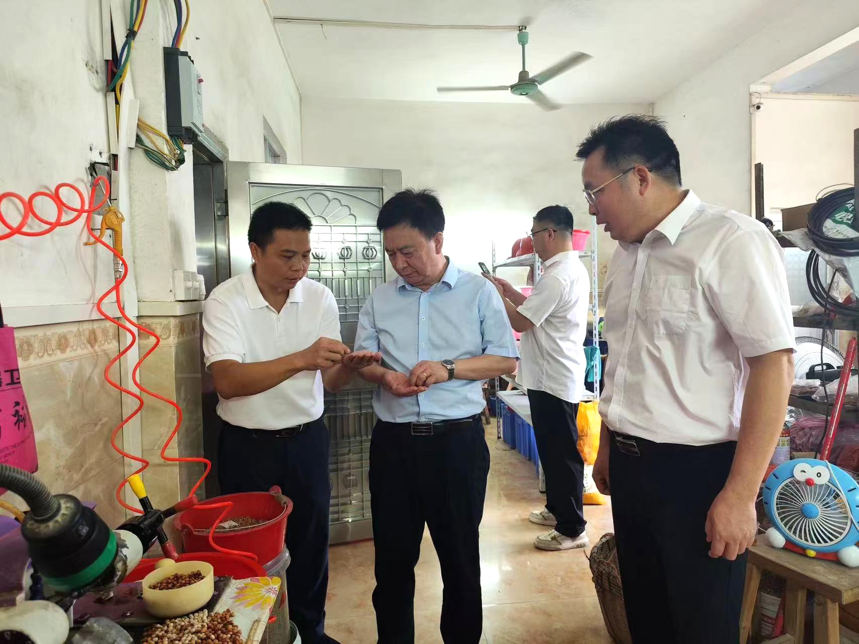 沈志全赴信宜市合水鎮開展駐鎮幫扶調研工作2.jpg
