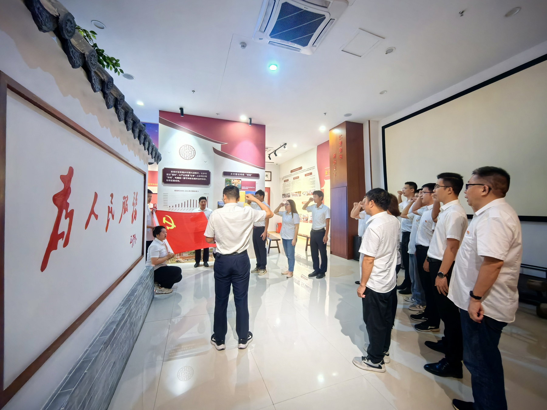佛山分公司開展“汲取榜樣力量，激發改革活力”主題黨日活動2.jpg