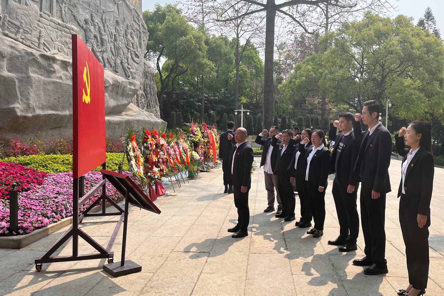 工管公司黨支部開(kāi)展“緬懷先烈銘初心 傳承精神擔(dān)使命”主題黨日活動(dòng)2.jpg